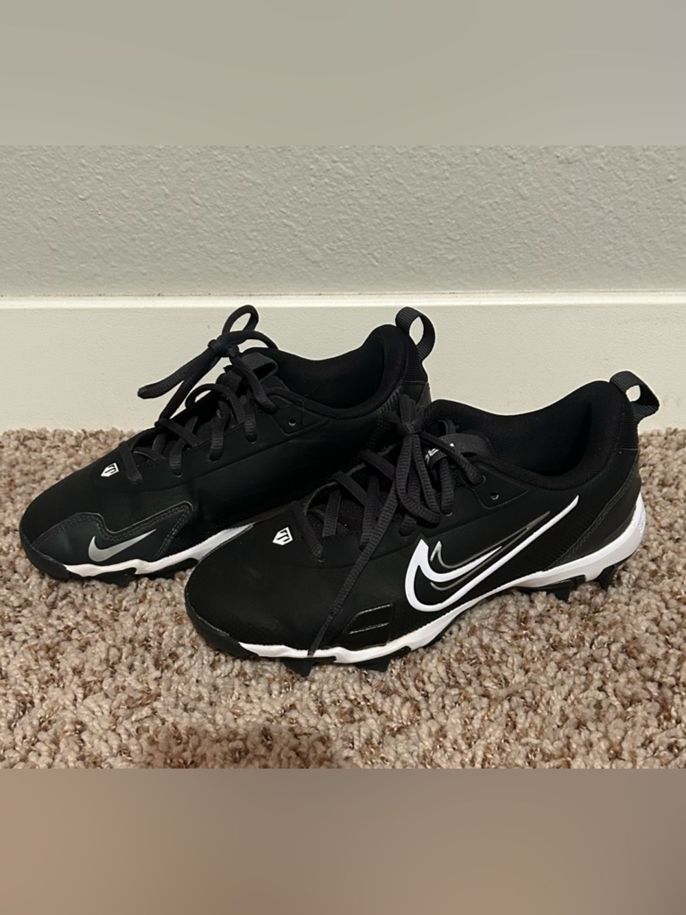 Nike Fastflex baseball cleats, size 3Y (barely worn!)